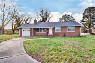 10 Whipple DR, Hampton, VA 23663