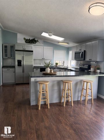6134 E Bentwood Circle, White Lake, MI 48383