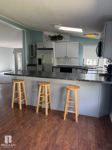 6134 E Bentwood Circle, White Lake, MI 48383