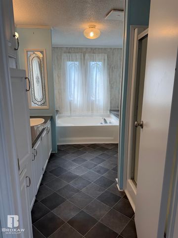 6134 E Bentwood Circle, White Lake, MI 48383