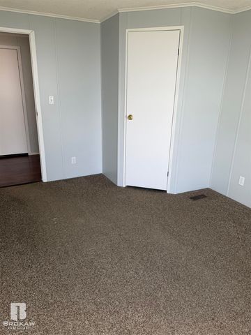 6134 E Bentwood Circle, White Lake, MI 48383
