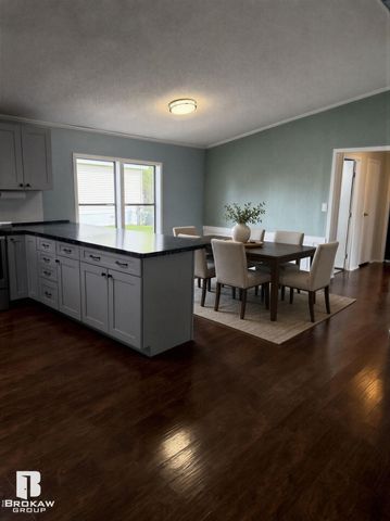 6134 E Bentwood Circle, White Lake, MI 48383