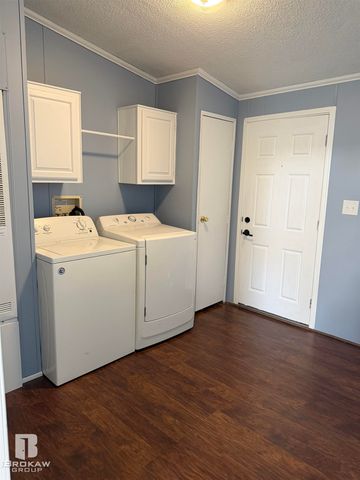 6134 E Bentwood Circle, White Lake, MI 48383