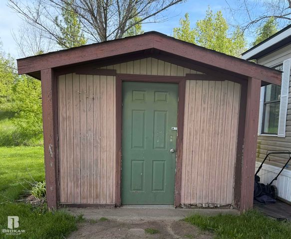 6134 E Bentwood Circle, White Lake, MI 48383