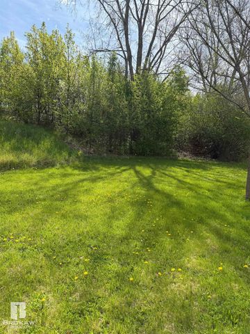 6134 E Bentwood Circle, White Lake, MI 48383