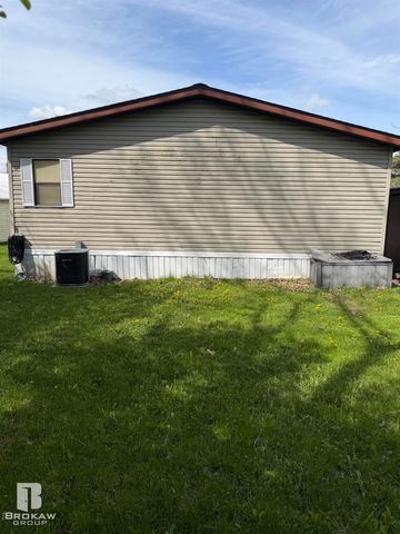 6134 E Bentwood Circle, White Lake, MI 48383