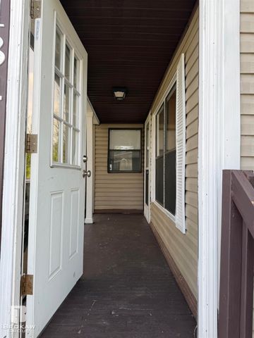 6134 E Bentwood Circle, White Lake, MI 48383