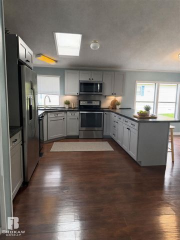 6134 E Bentwood Circle, White Lake, MI 48383