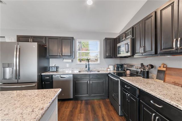 3300 Valencia DR, Naples, FL 34120