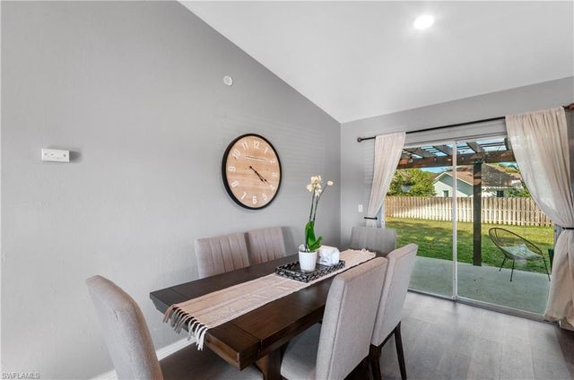 3300 Valencia DR, Naples, FL 34120