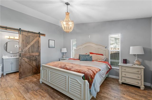 3300 Valencia DR, Naples, FL 34120