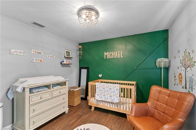 3300 Valencia DR, Naples, FL 34120