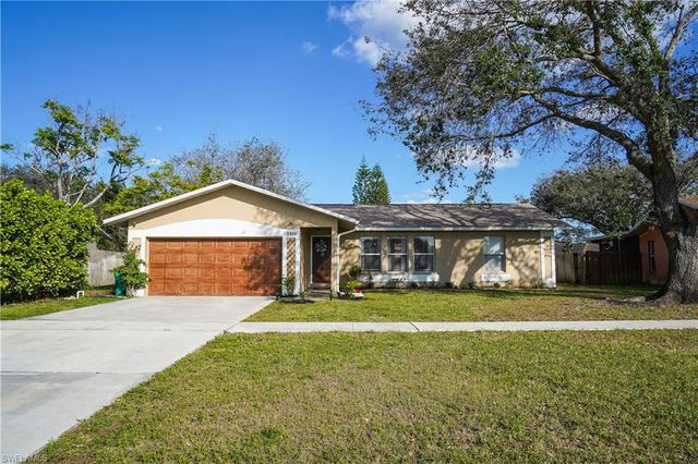 3300 Valencia DR, Naples, FL 34120