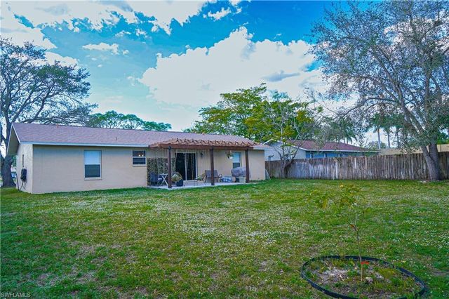 3300 Valencia DR, Naples, FL 34120