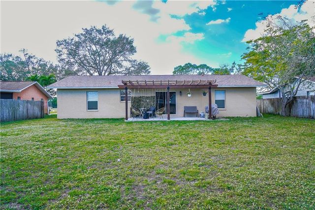 3300 Valencia DR, Naples, FL 34120