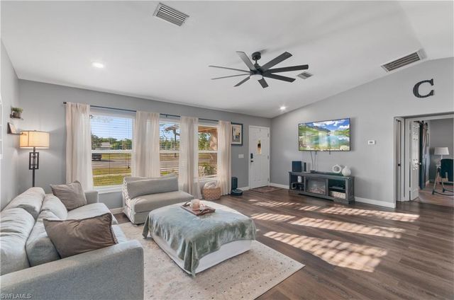 3300 Valencia DR, Naples, FL 34120