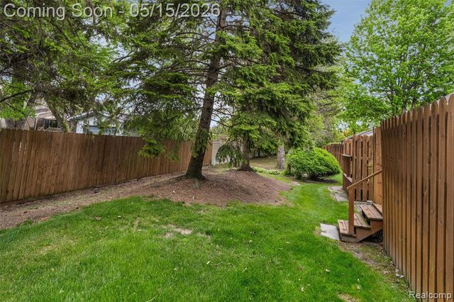 44500 Meadowcreek Lane, Canton, MI 48187