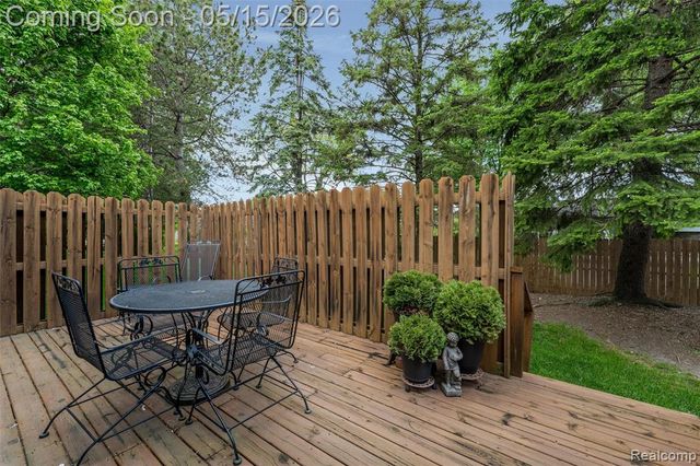 44500 Meadowcreek Lane, Canton, MI 48187