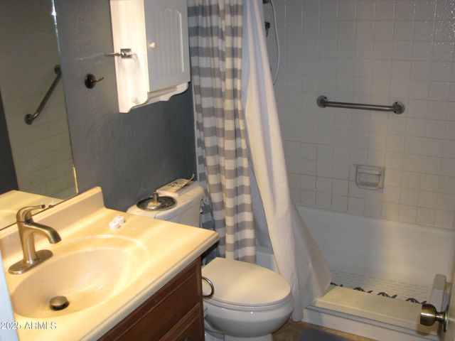 8736 W MICHELLE Drive, Peoria, AZ 85382