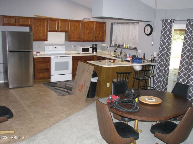 8736 W MICHELLE Drive, Peoria, AZ 85382