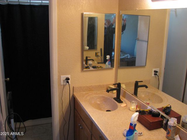 8736 W MICHELLE Drive, Peoria, AZ 85382