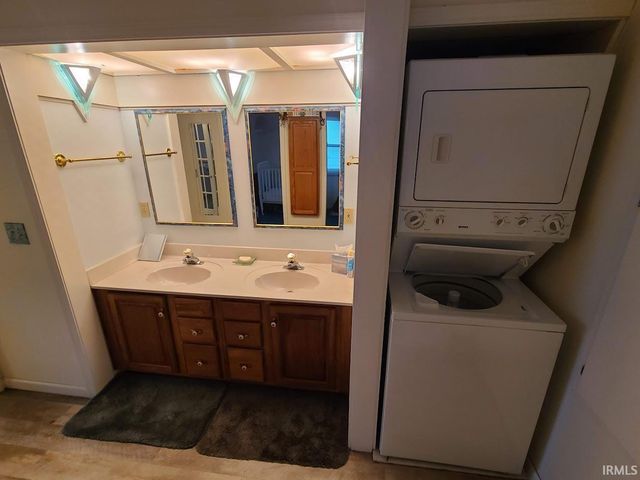 11068 N Ideal Beach Drive, Syracuse, IN 46567