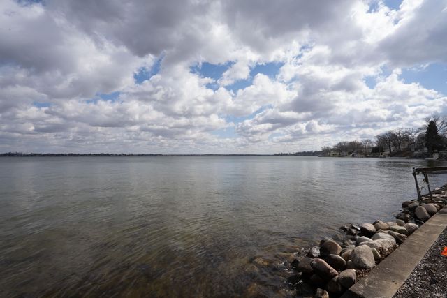 11068 N Ideal Beach Drive, Syracuse, IN 46567