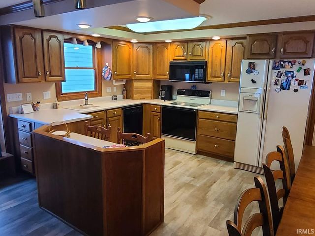 11068 N Ideal Beach Drive, Syracuse, IN 46567