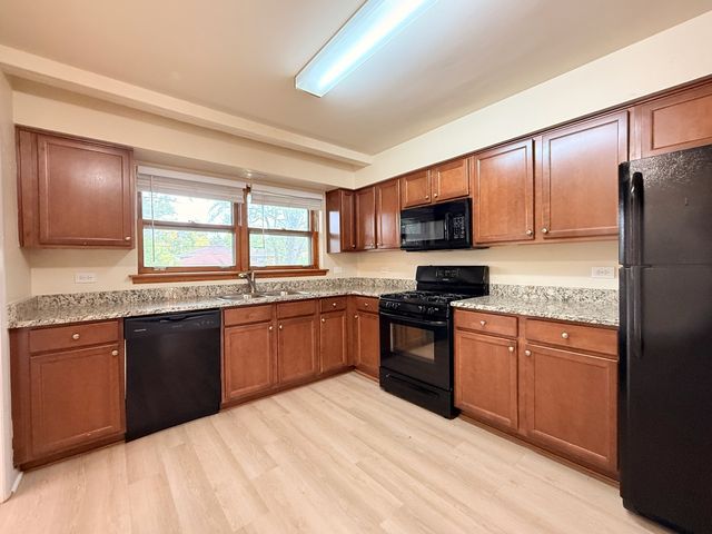 1428 E Lyn Court, Homewood, IL 60430