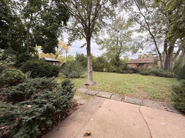1428 E Lyn Court, Homewood, IL 60430