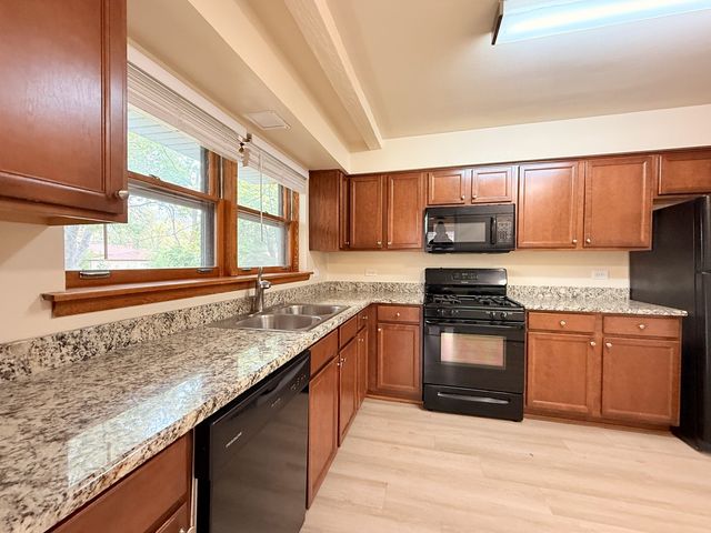 1428 E Lyn Court, Homewood, IL 60430