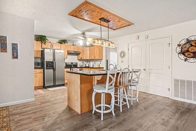 970 S Wommack Drive S, Crystal Beach, TX 77650