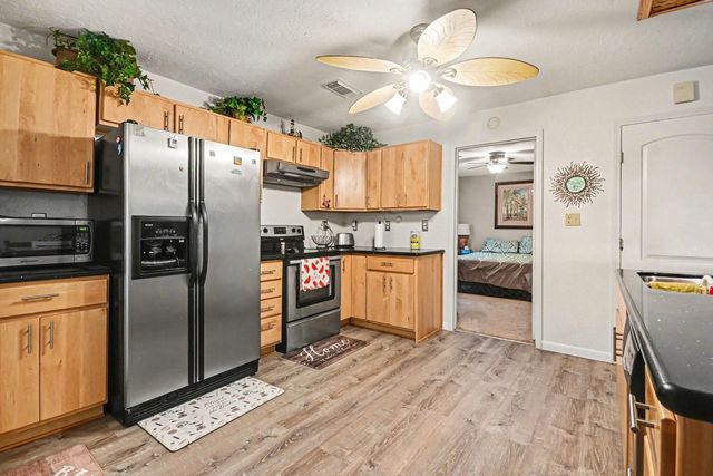 970 S Wommack Drive S, Crystal Beach, TX 77650