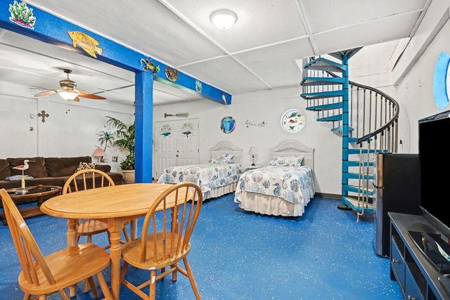 970 S Wommack Drive S, Crystal Beach, TX 77650