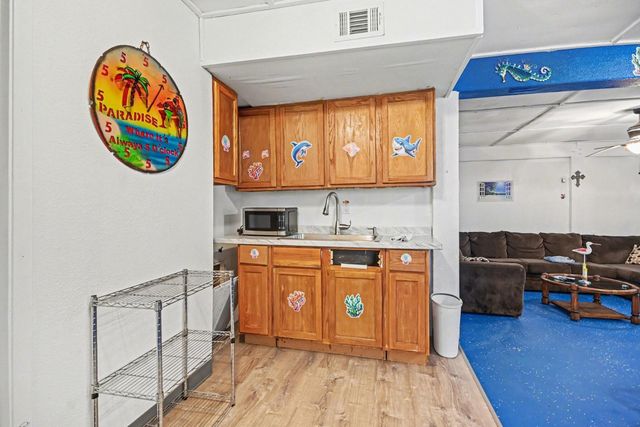 970 S Wommack Drive S, Crystal Beach, TX 77650