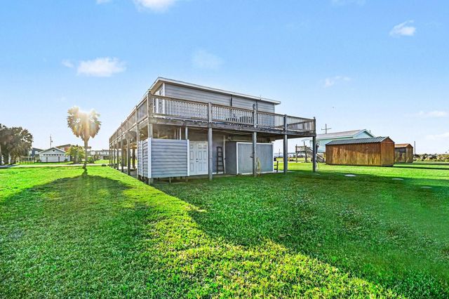 970 S Wommack Drive S, Crystal Beach, TX 77650