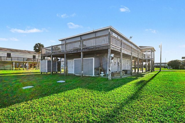 970 S Wommack Drive S, Crystal Beach, TX 77650