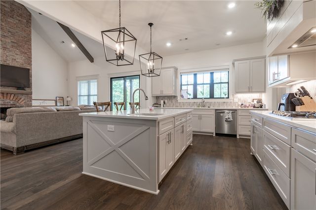 2758 N Adams Road, Fayetteville, AR 72704
