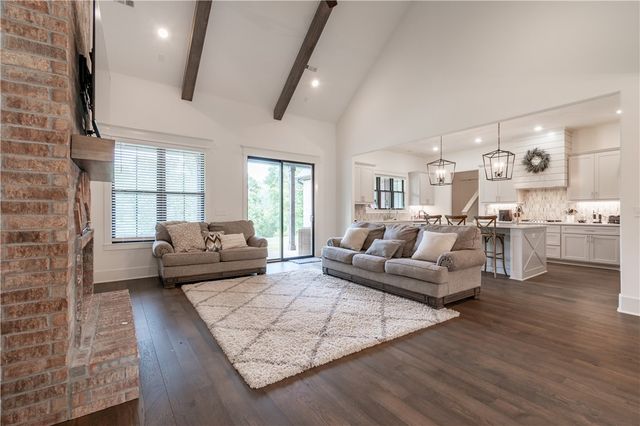 2758 N Adams Road, Fayetteville, AR 72704