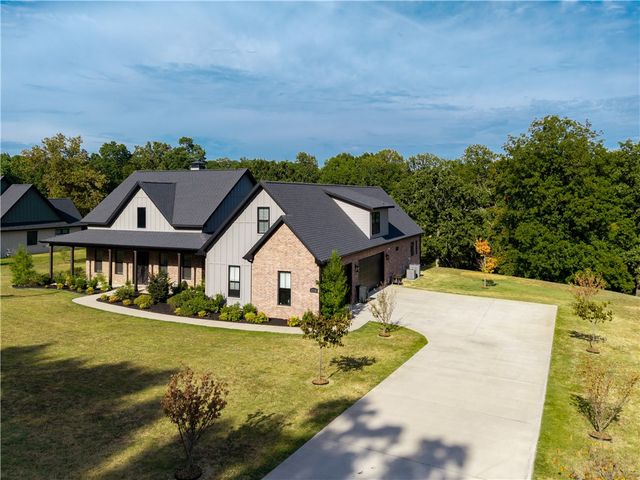 2758 N Adams Road, Fayetteville, AR 72704