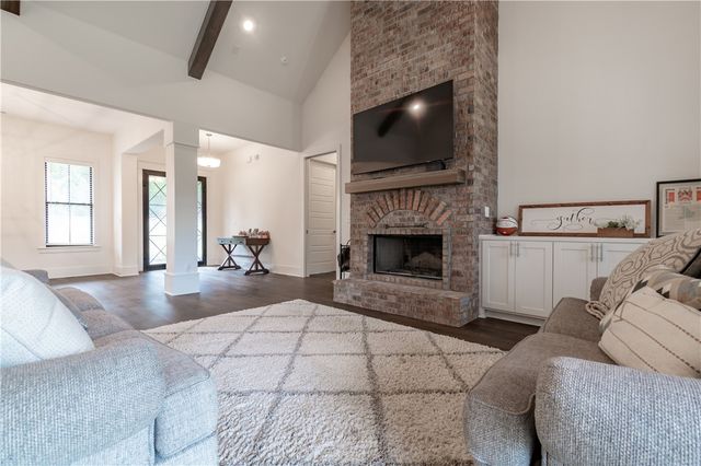 2758 N Adams Road, Fayetteville, AR 72704