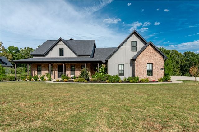 2758 N Adams Road, Fayetteville, AR 72704