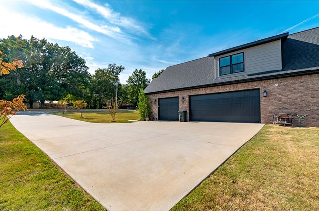 2758 N Adams Road, Fayetteville, AR 72704