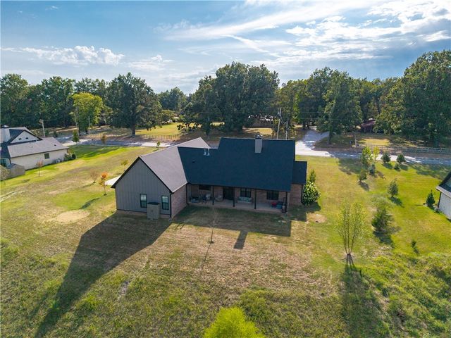 2758 N Adams Road, Fayetteville, AR 72704