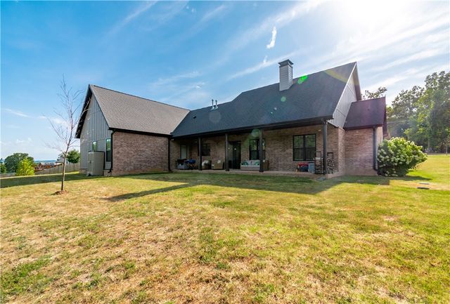 2758 N Adams Road, Fayetteville, AR 72704