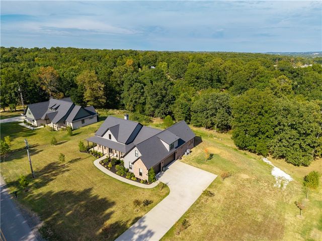 2758 N Adams Road, Fayetteville, AR 72704