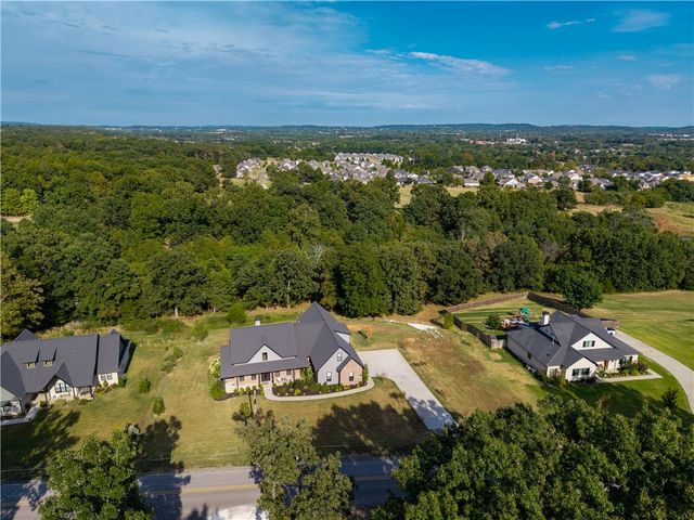 2758 N Adams Road, Fayetteville, AR 72704