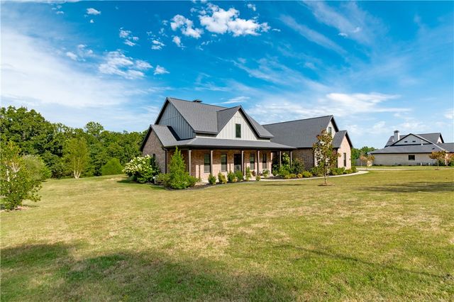 2758 N Adams Road, Fayetteville, AR 72704