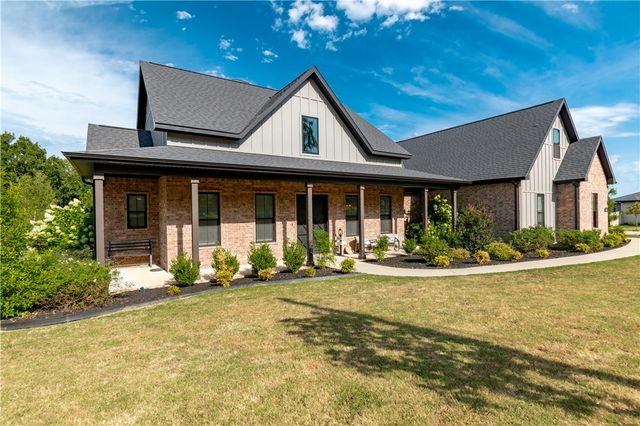 2758 N Adams Road, Fayetteville, AR 72704