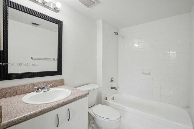 816 NW 11th St 402, Miami, FL 33136